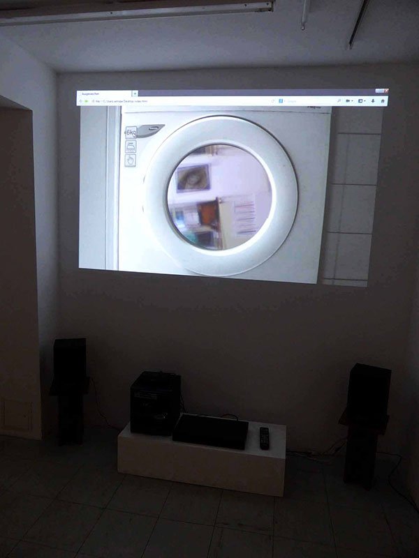 Maria Korporal „Ausgewaschen“ Videoinstallation - Ausgewaschen