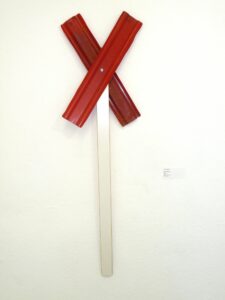 Tom Albrecht: Fukushimer, 2011, Berlin, 40 x 120 x 5 cm, PVC, Holz. Demonstrationszubehör