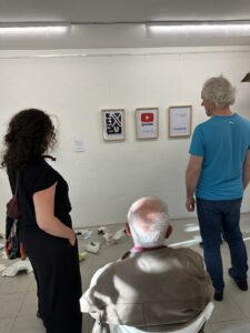Gäste vor "Big Tech" von Carsten Borck, Foto Maria Korporal