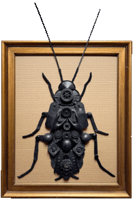 Heike Krause (TrashmaidBerlin): MASTERS OF THE UNIVERSE, 2025, Berlin, schwarzer Plastikmüll von Straßen und Stränden, gebrauchter Pappkarton, Rahmen vom Flohmarkt, 54 cm breit x 79 cm hoch